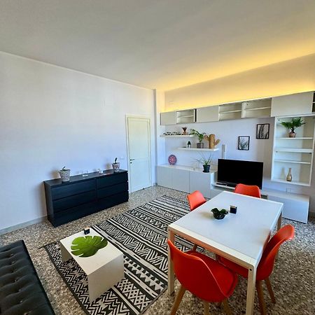 4 Balconi House- Appartamento Moderno A Лечче Екстер'єр фото
