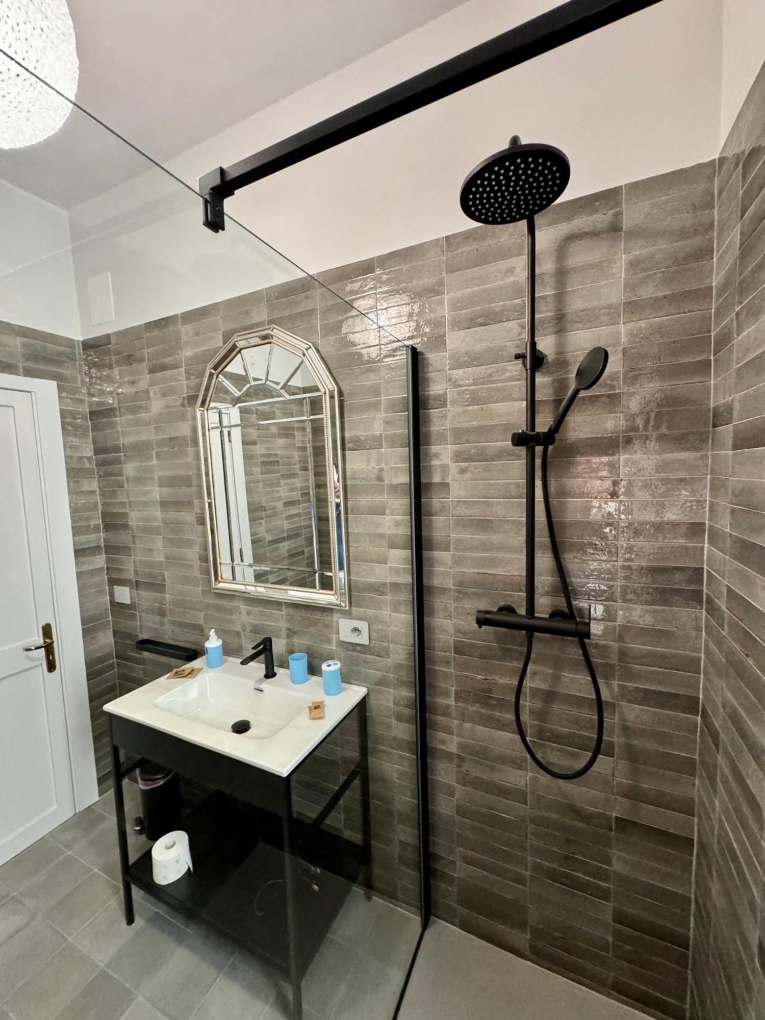 4 Balconi House- Appartamento Moderno A Лечче Екстер'єр фото